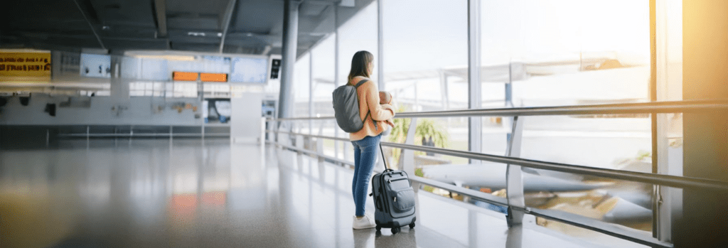 কোলে সদ্যজাত শিশু সামলে বেড়াতে যাওয়া হয়ে উঠছে না?